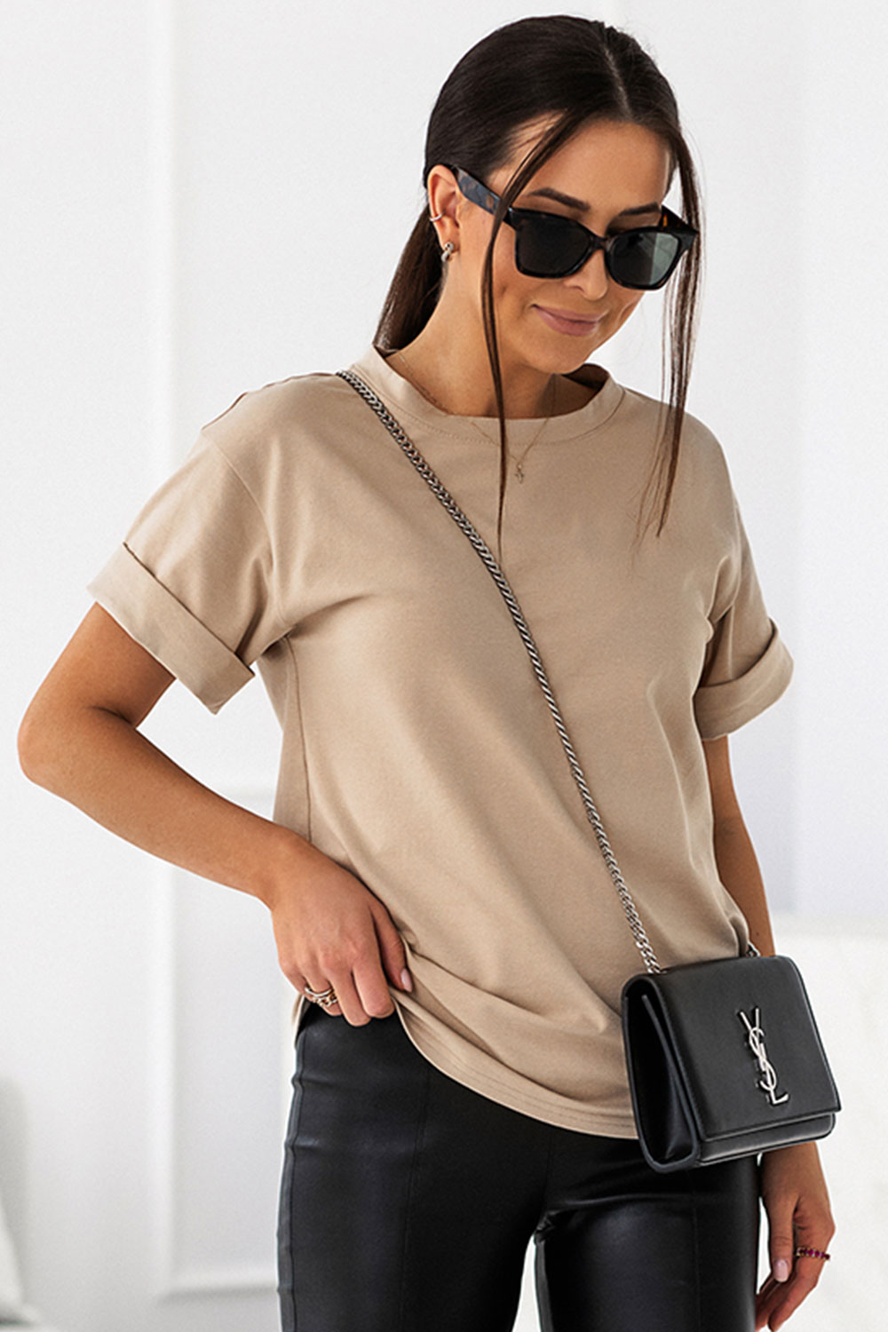 Beżowy luźny t-shirt Laurell