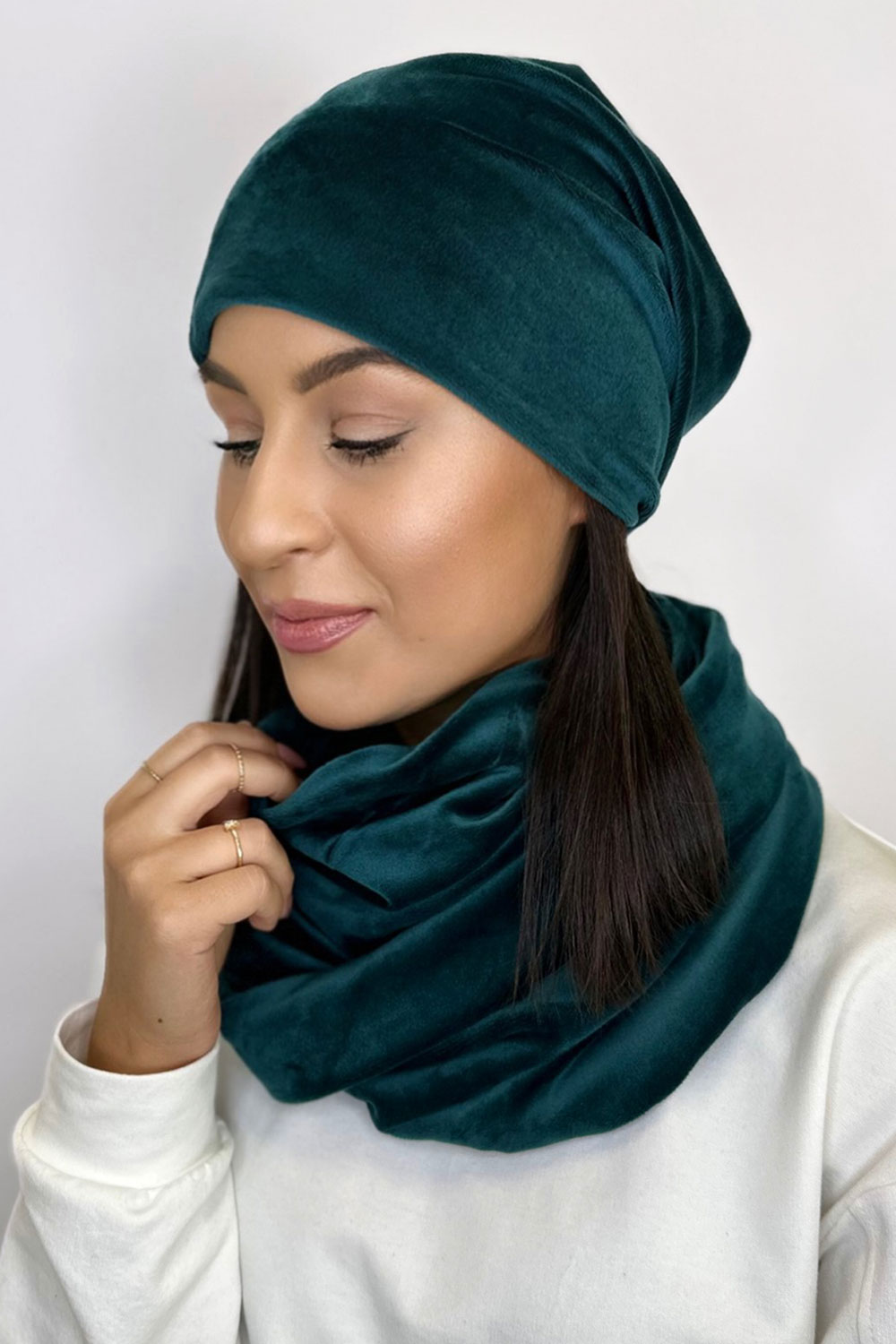 Zielony welurowy komplet czapka i komin