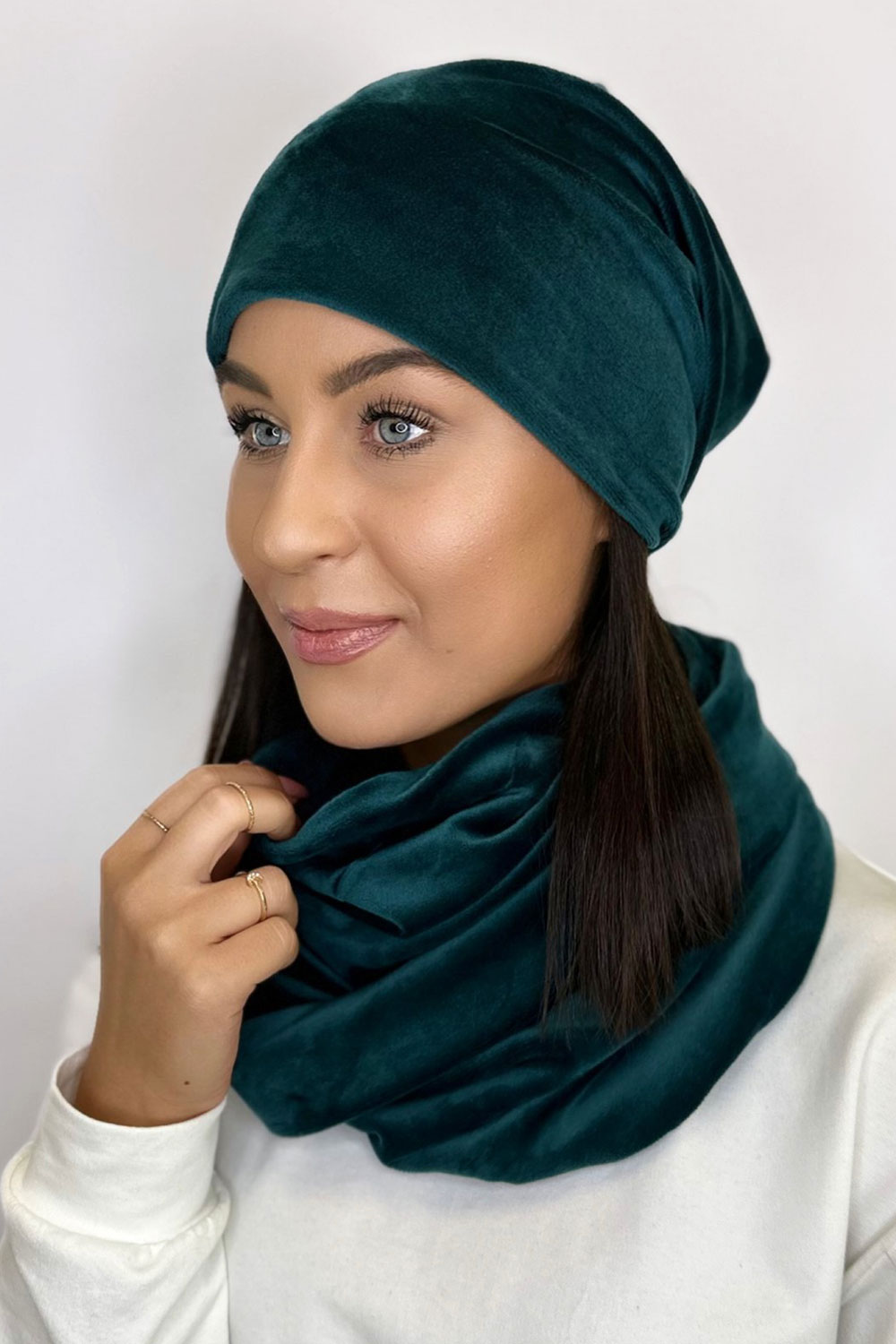 Zielony welurowy komplet czapka i komin