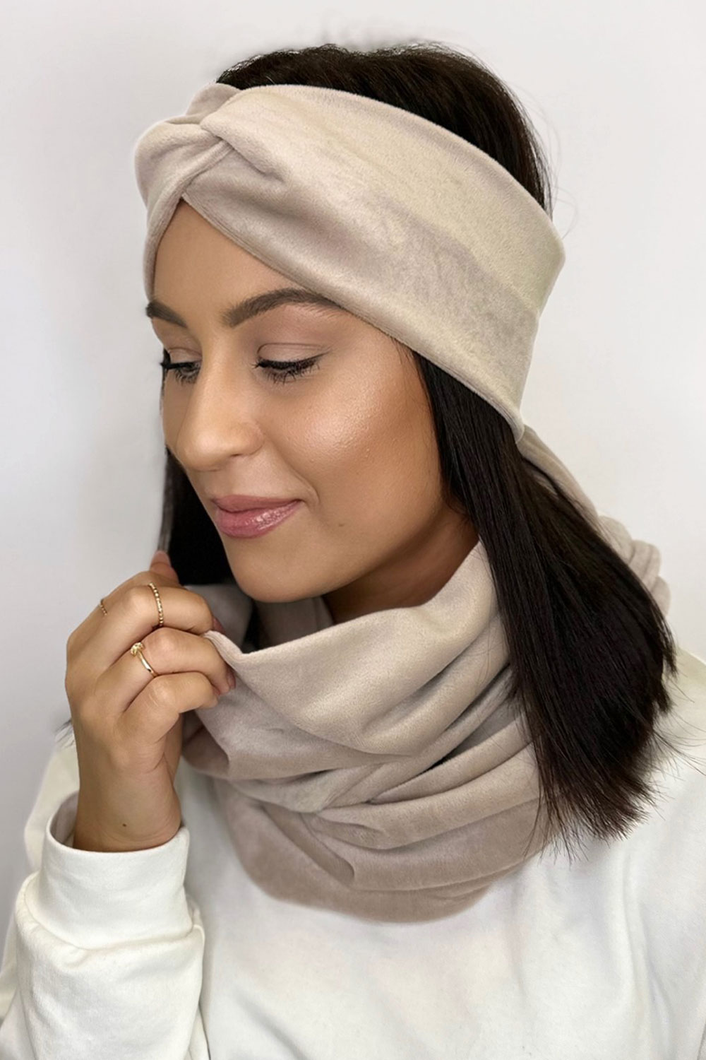 Beżowy welurowy komplet opaska i komin