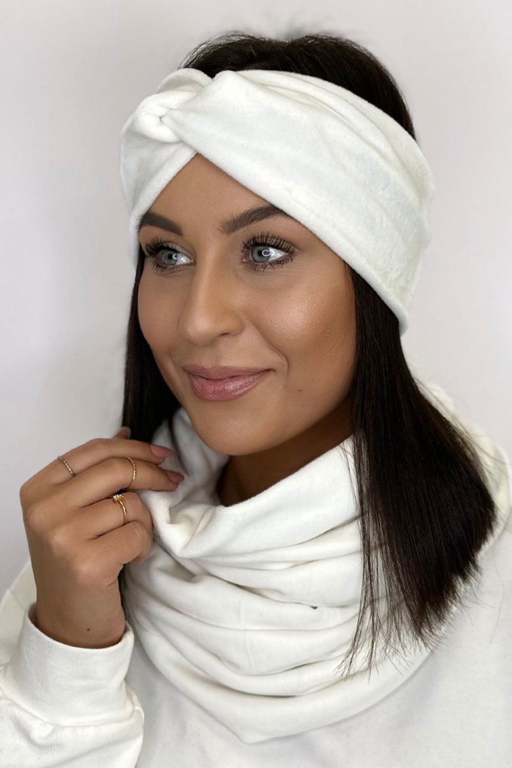 Śmietankowy welurowy komplet opaska i komin