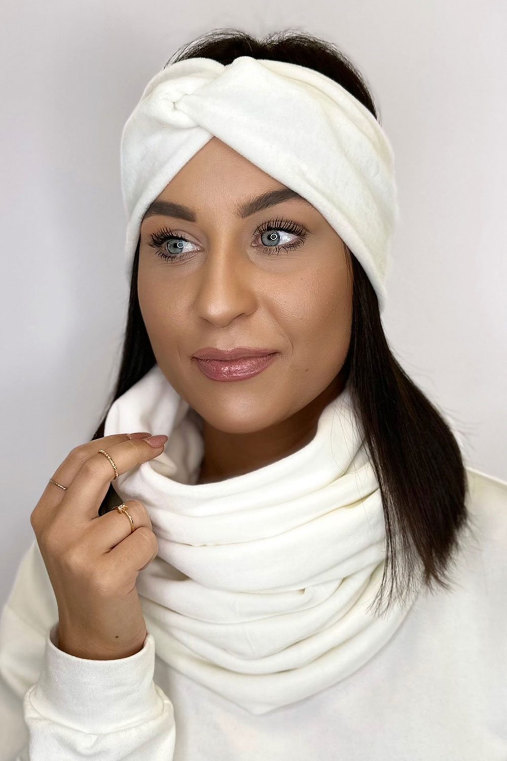 Śmietankowy welurowy komplet opaska i komin