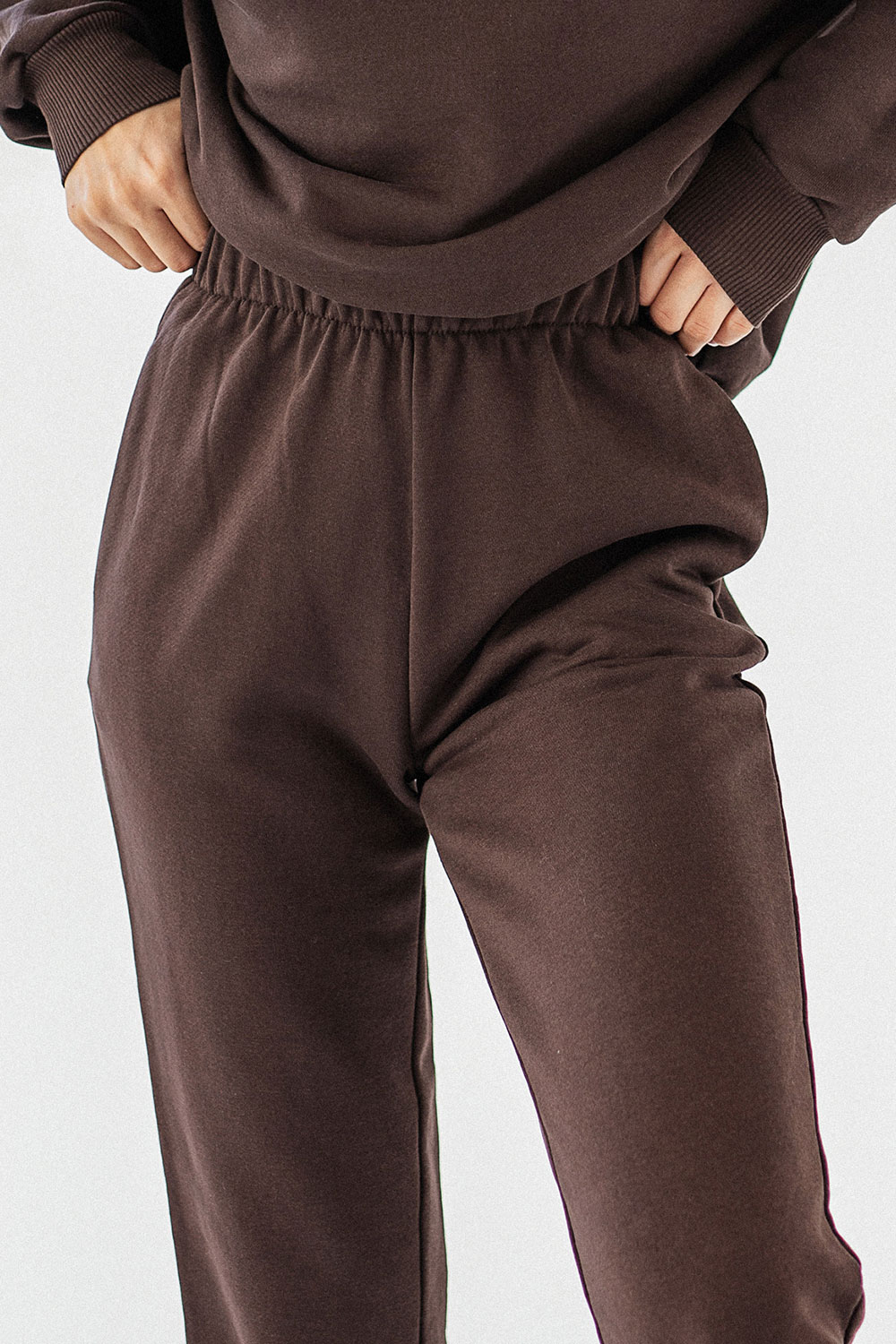 Czekoladowe joggery Morelli