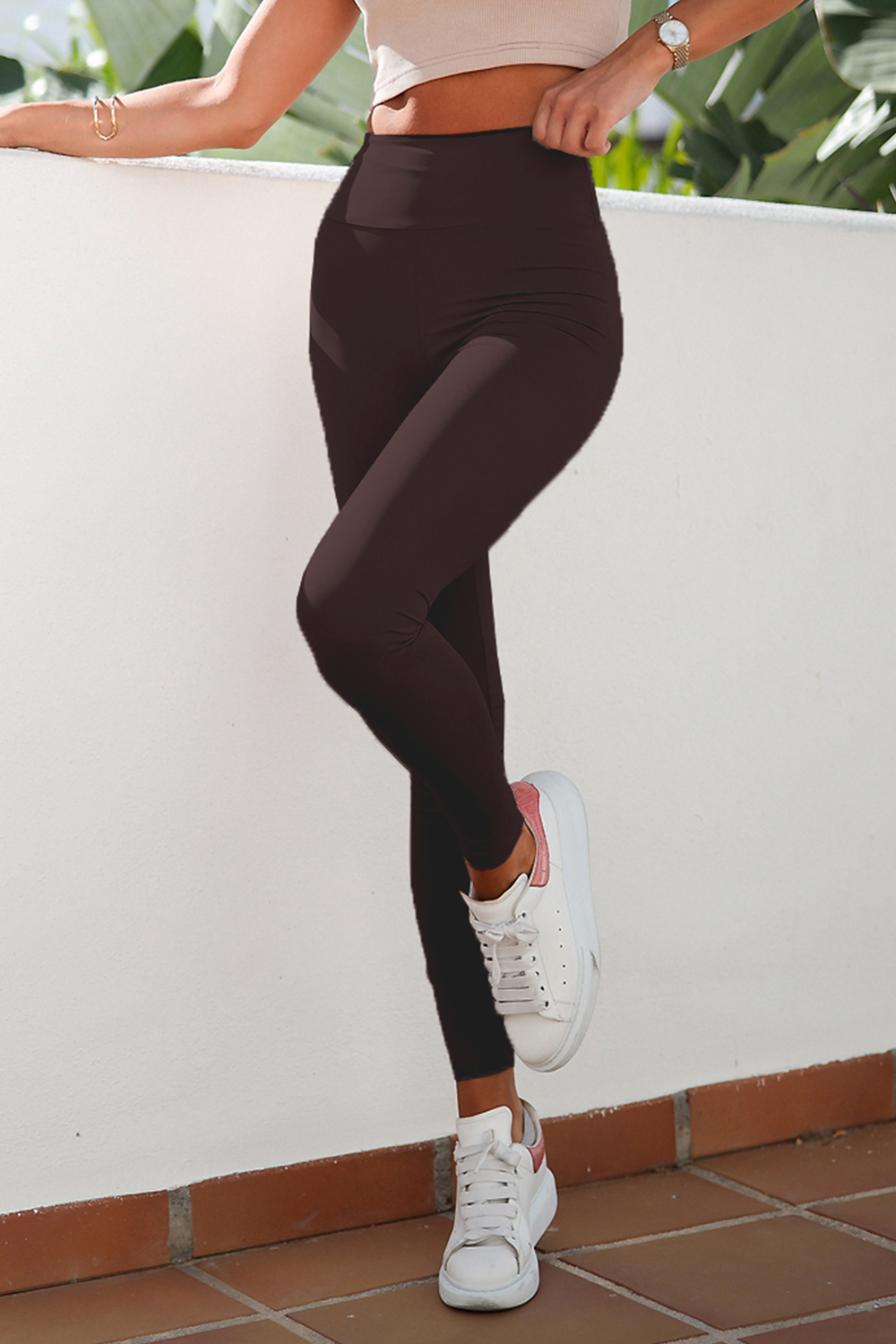 Czekoladowe klasyczne legginsy push-up Naomar